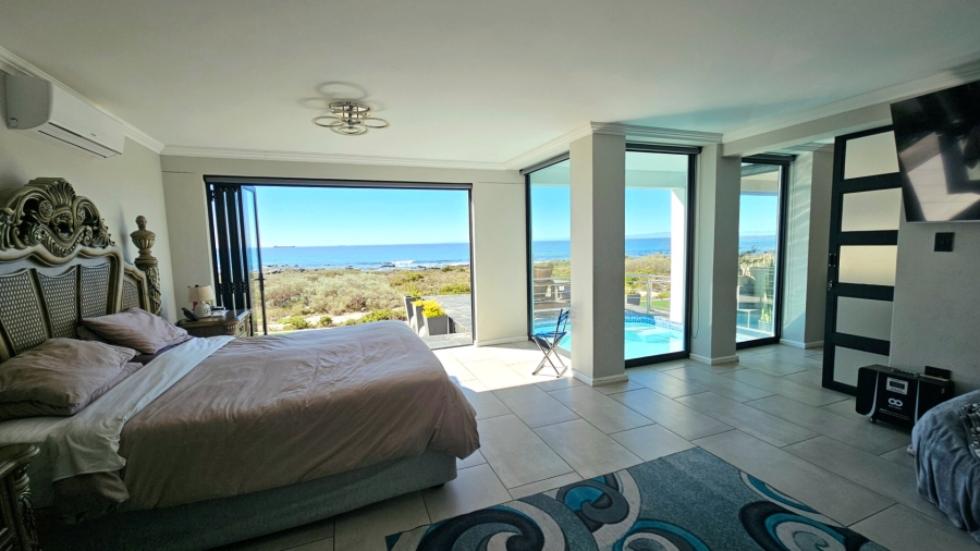 5 Bedroom Property for Sale in Sandy Point Beach Estate Western Cape